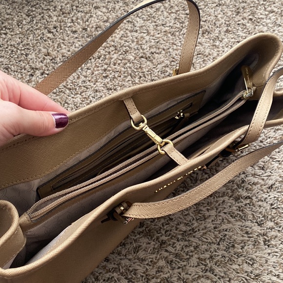 Michael Kors MK Solid Tan Saffiano Leather Purse - Picture 8 of 14